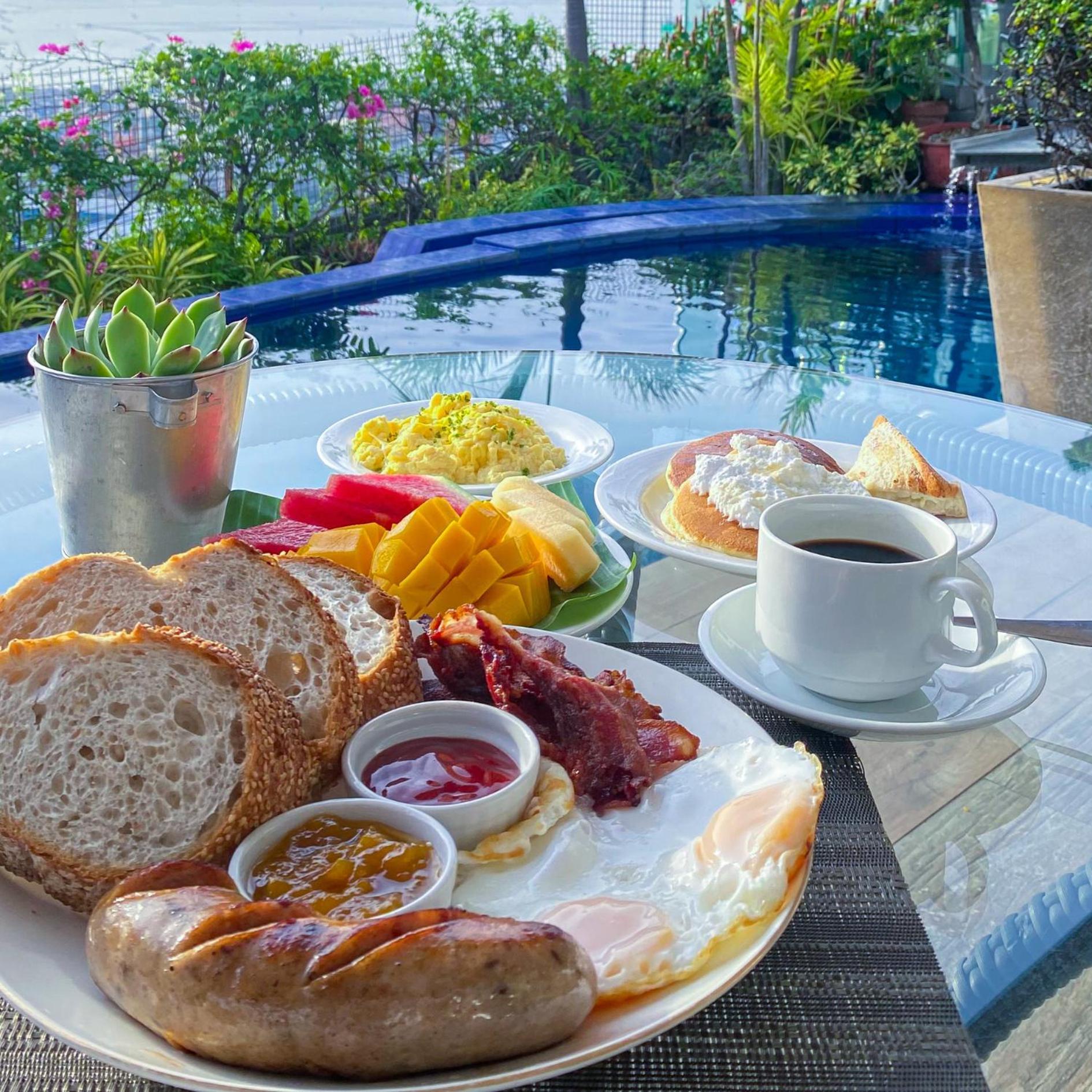 Vivere Hotel And Resorts Muntinlupa City Ngoại thất bức ảnh
