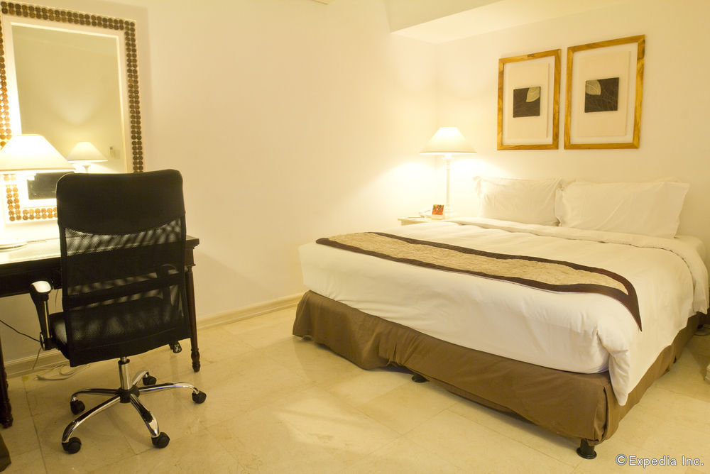 Vivere Hotel And Resorts Muntinlupa City Ngoại thất bức ảnh