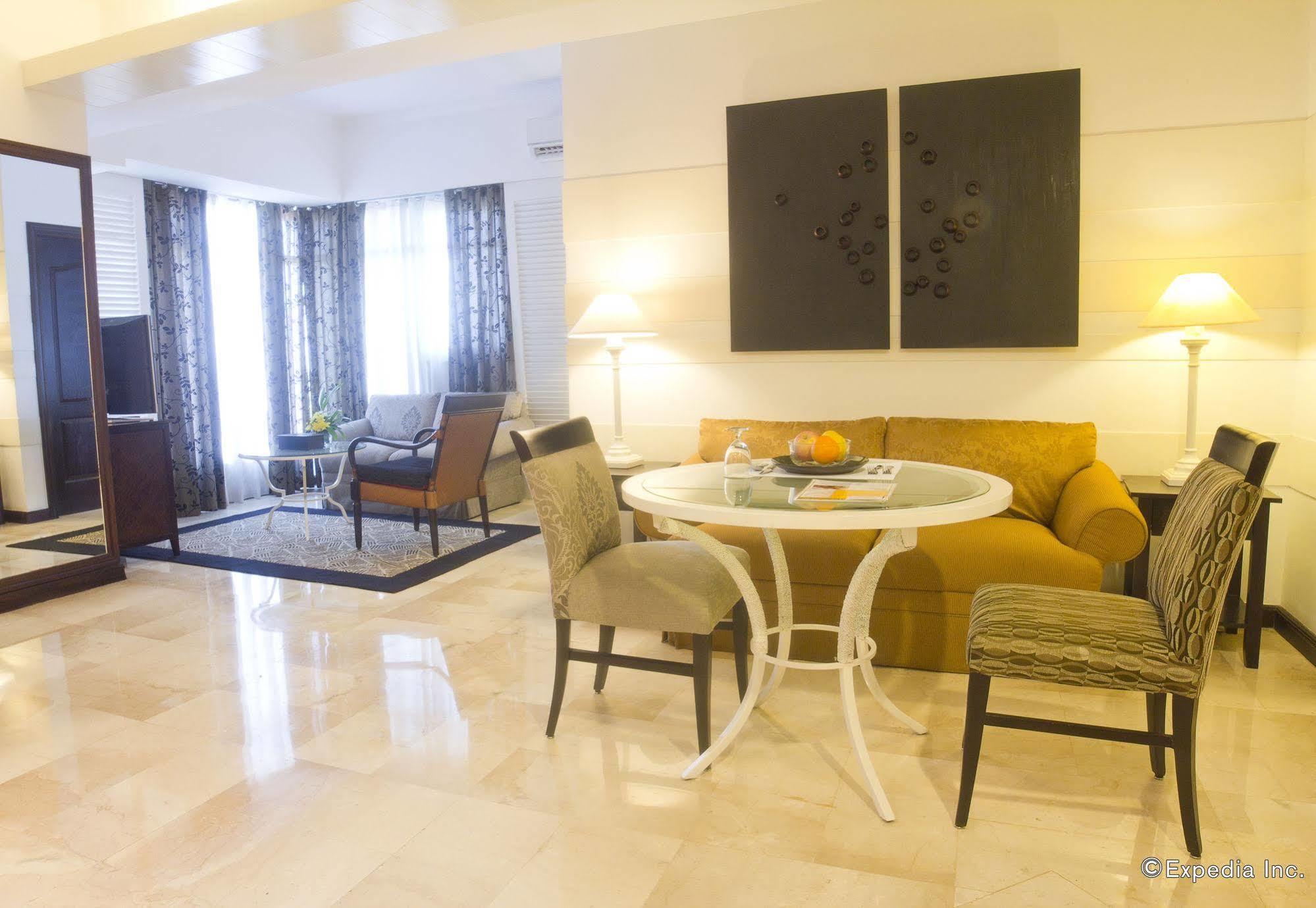Vivere Hotel And Resorts Muntinlupa City Ngoại thất bức ảnh