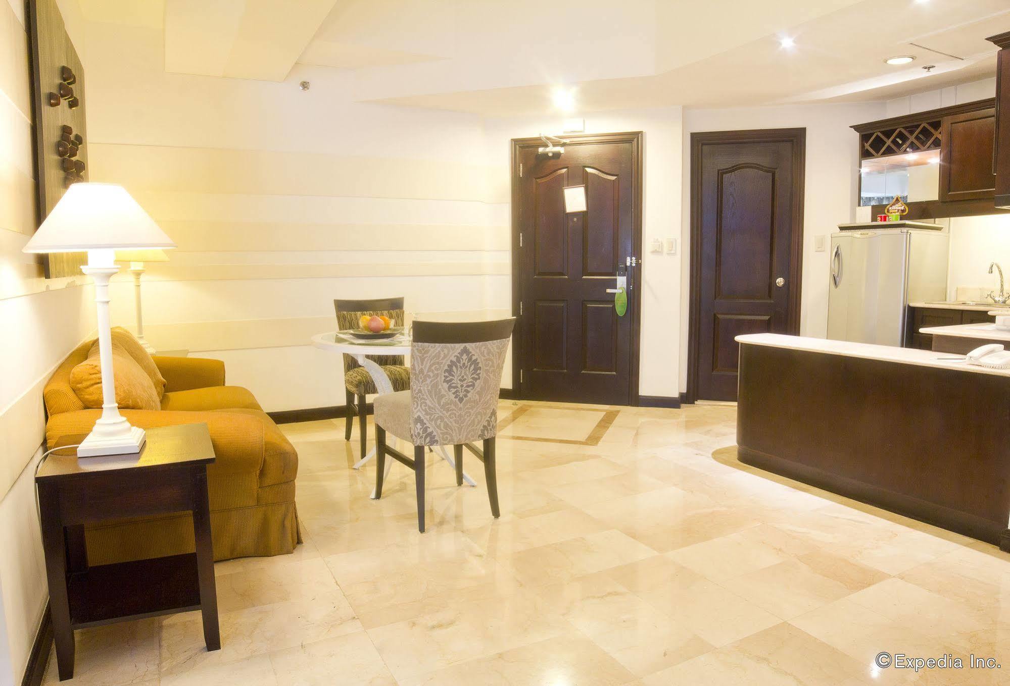 Vivere Hotel And Resorts Muntinlupa City Ngoại thất bức ảnh